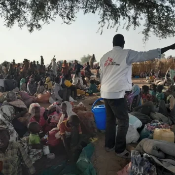 Nuevas familias desplazadas llegan a Tawila tras nuevos ataques en los campos de Zamzam , en Sudán. © Marion Ramnstein/MSF