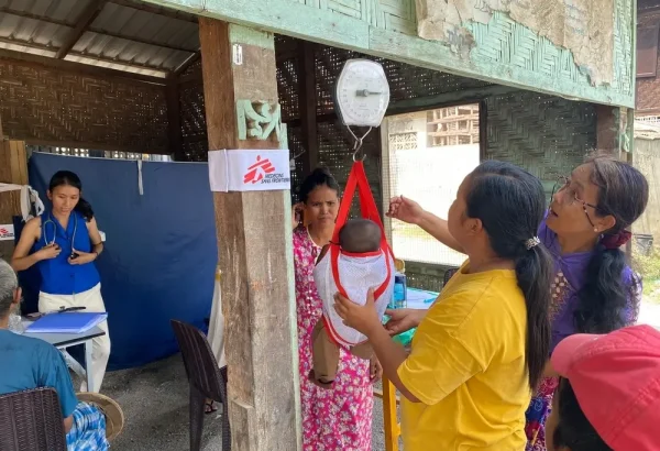 Clínica móvil de MSF en el campo de Bhone Oh, Mandalay, Myanmar.