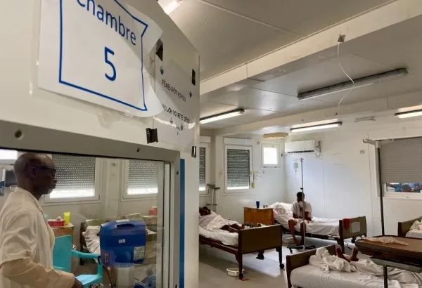 Una sala llena de pacientes con traumatismos en el hospital de MSF Tabarre, Haití.