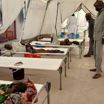 Pacientes de cólera dentro del Centro de Tratamiento de Cólera (CTC) que apoyamos en el Hospital Al Nahda, en Nyala, Darfur Sur, Sudán