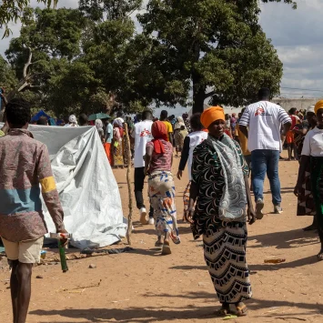 El 31 de julio, MSF lanzó una respuesta de emergencia en dos centros de reasentamiento temporal en los barrios de Micone y Namicir de la ciudad de Chiure, al sur de Cabo Delgado.