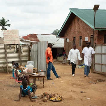 Desde 2019, MSF ha construido y desarrollado varios departamentos en el Hospital Salamabila, convirtiéndolo en el segundo hospital de referencia en Maniema.
