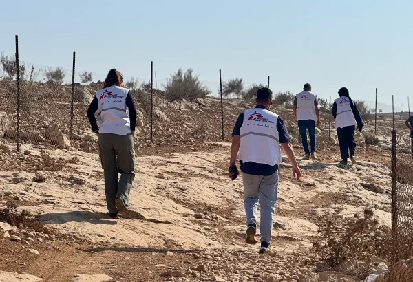 El equipo de MSF Hebron se dirige a evaluar a una familia que fue atacada por colonos israelíes en Shi'b al-Butum, al sur de Cisjordania.