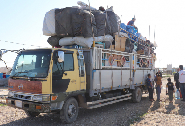 Laylan camp: trucks for belongings