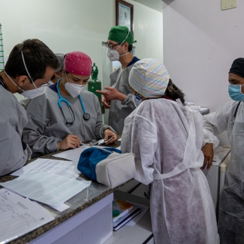 Caring for patients in Tefé