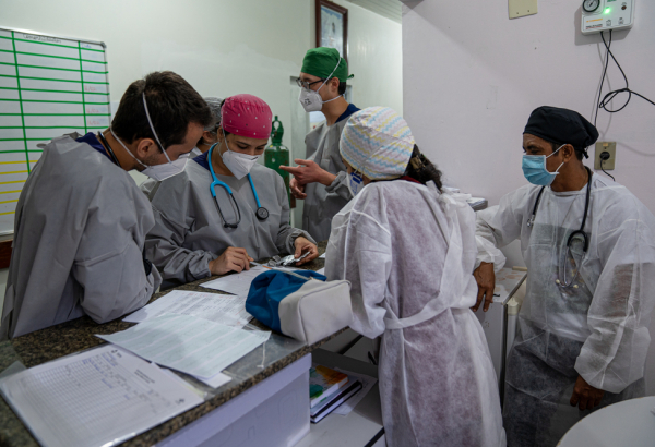 Caring for patients in Tefé