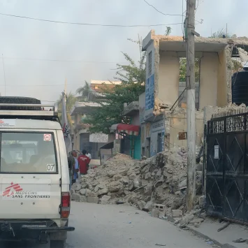 Un terremoto de magnitud 7.0 sacudió Puerto Príncipe, la capital de Haití, el 12 de enero de 2010. Se estima que más de 100,000 personas murieron, 200,000 resultaron heridas y un millón quedaron sin hogar.