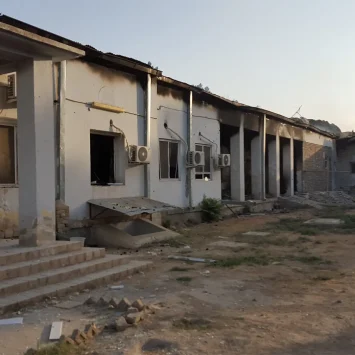 El exterior del Centro de Trauma de MSF en Kunduz, el 3 de octubre de 2015, horas después de que fuera alcanzado por un ataque aéreo sostenido que mató al menos a 22 empleados y pacientes y destruyó las instalaciones.