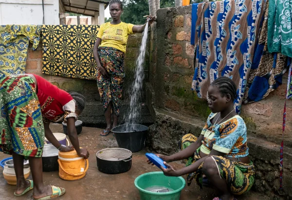 Fiossona Alida, paciente de la casa de espera de Bignola, sobrevivió gracias a la atención de MSF. Estuvo a punto de morir cuando la derivaron al hospital de Batangafo para una transfusión de sangre. Ahora espera pacientemente el día de su parto, a través del sistema de Bignola.