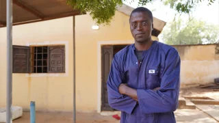 Hussaini Usman, sobreviviente de noma y agente de higiene de MSF en el Hospital Infantil Noma (NCH) en Sokoto, Nigeria.