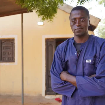 Hussaini Usman, sobreviviente de noma y agente de higiene de MSF en el Hospital Infantil Noma (NCH) en Sokoto, Nigeria.