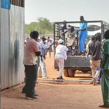 Apoyamos al hospital del Ministerio de Salud en la localidad de Abyei, que hasta ahora ha recibido a 80 pacientes con heridas de bala.