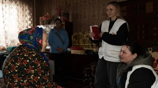 La situación en muchos edificios altos de Kiev sigue siendo difícil incluso hoy en día, a pesar de la significativa mejora en las condiciones meteorológicas.