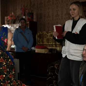 La situación en muchos edificios altos de Kiev sigue siendo difícil incluso hoy en día, a pesar de la significativa mejora en las condiciones meteorológicas.