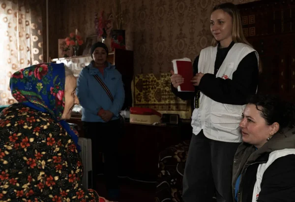 La situación en muchos edificios altos de Kiev sigue siendo difícil incluso hoy en día, a pesar de la significativa mejora en las condiciones meteorológicas.