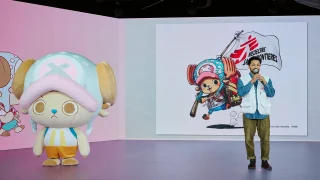 Tony Tony Chopper y Javid Abdelmoneim, presidente de MSF Internacional, en la rueda de prensa donde se anunció el nombramiento de Chopper como colaborador oficial de MSF en el estudio MIRAIKEN de Tokio, Japón.