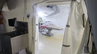 Quirófano dentro de un hospital de campaña móvil en Deir Al-Balah. Gaza, Palestina, febrero de 2026.