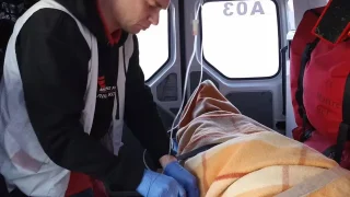 El ataque tuvo lugar a mediodía, cuando había adultos y niños en la calle, según informaron los médicos locales a los equipos de MSF.