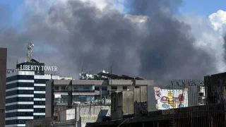Humo que se eleva tras los ataques en Beirut. Varios ataques aéreos comenzaron en todo el Líbano menos de 10 horas después del anuncio de un alto al fuego regional. Líbano, 8 de abril de 2026.