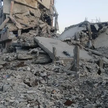 Edificio reducido a escombros donde estaba la casa de Sabreen Almaseri, en Ciudad de Gaza