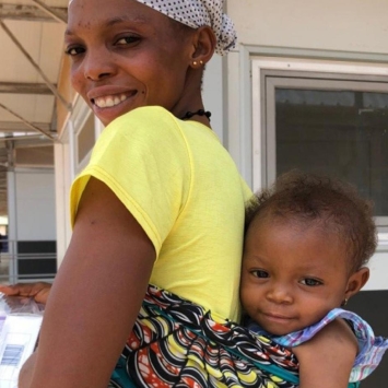 Fudia, la primera damita del hospital de Kenema, Sierra Leona.